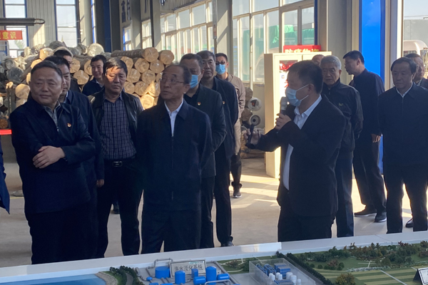 6686体育总经理腾胜平讲解市政供水及水处理综合利用沙盘